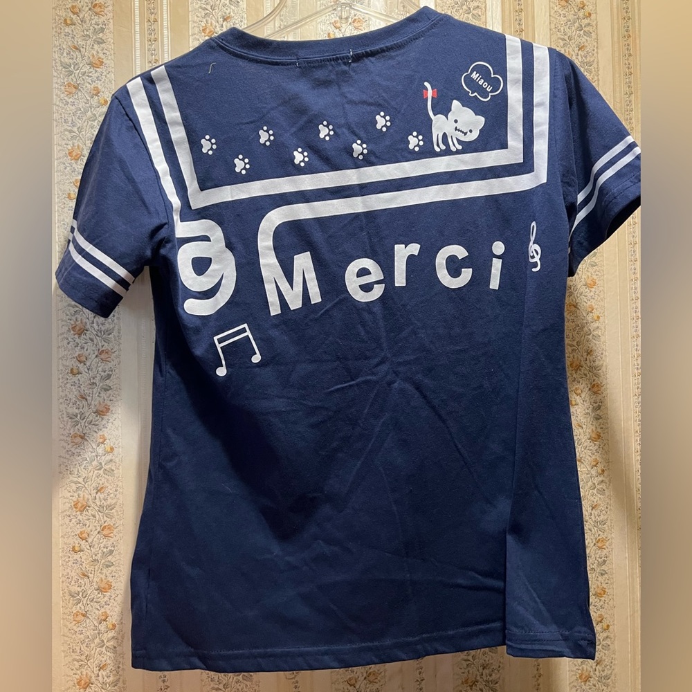 Women’s tee - Picture 2 of 3